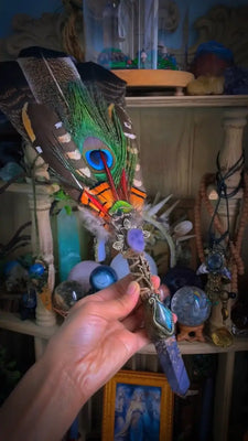 Handmade Peacock Feather Magic Wand with Amethyst - for Mystical Rituals & Energy Healing Buddha padmasana
